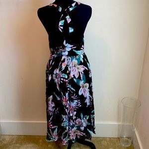 Floral dress open back NWT